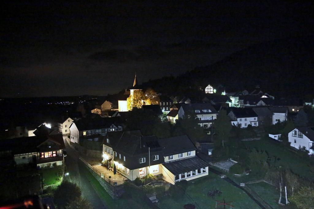 Gasthaus Zur Burgschaenke Aremberg Exterior foto